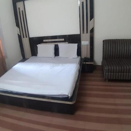 Oyo 81211 Hotel Janta Katra (Jammu and Kashmir) Ngoại thất bức ảnh
