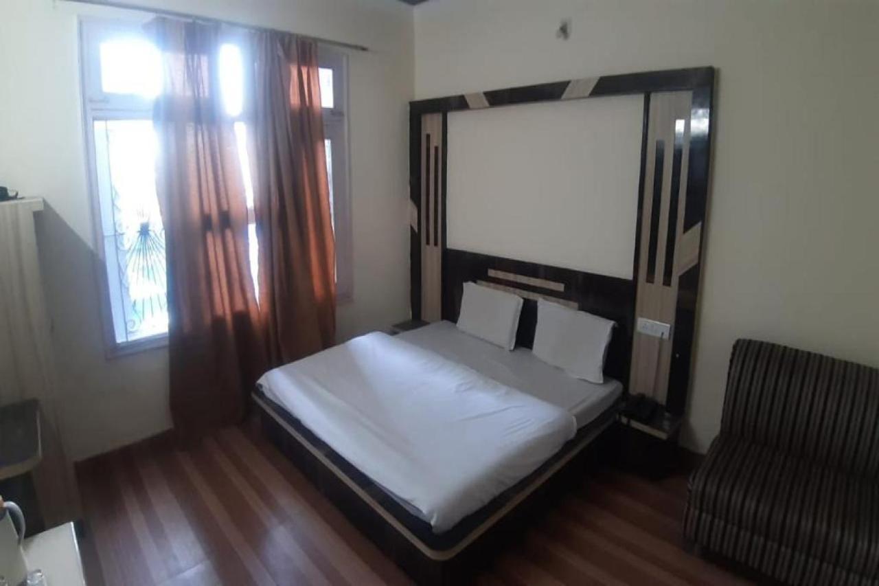 Oyo 81211 Hotel Janta Katra (Jammu and Kashmir) Ngoại thất bức ảnh