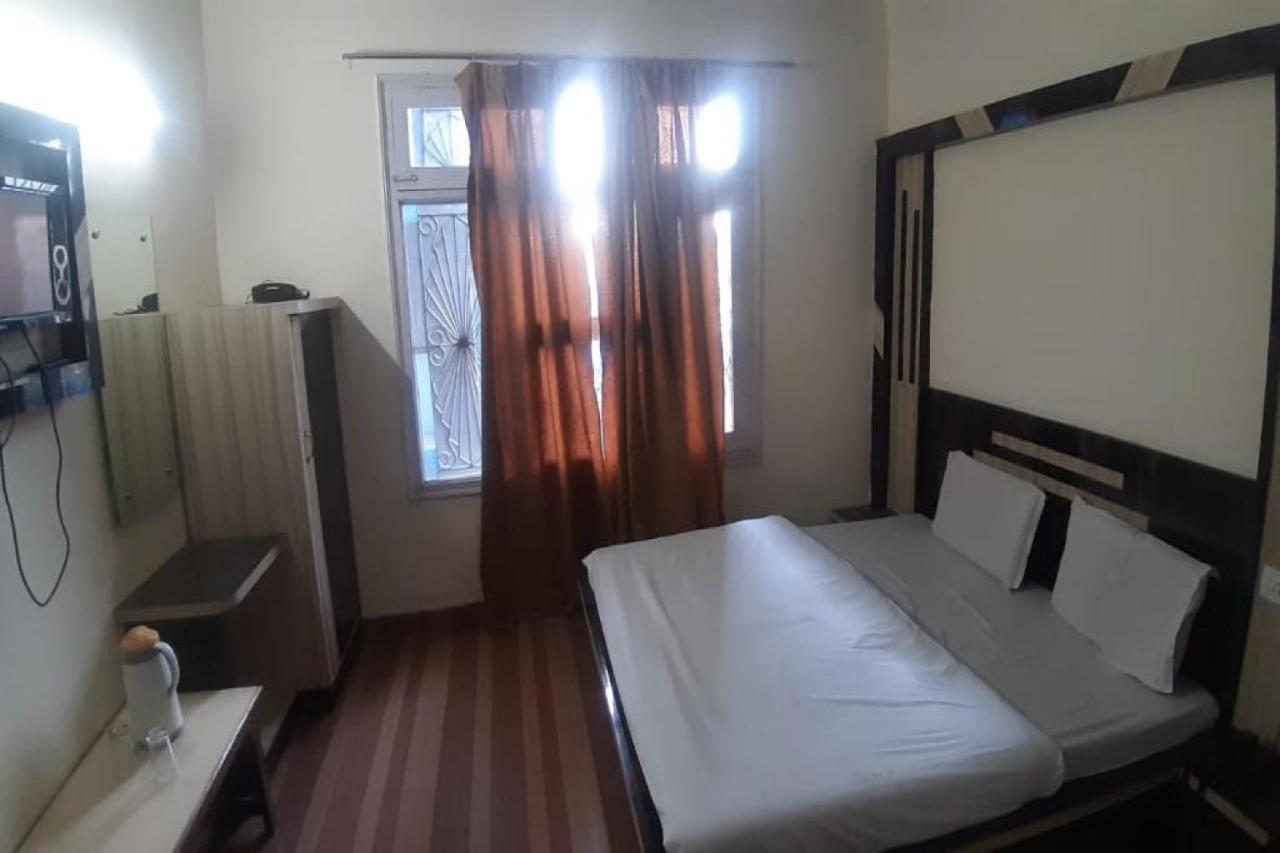 Oyo 81211 Hotel Janta Katra (Jammu and Kashmir) Ngoại thất bức ảnh