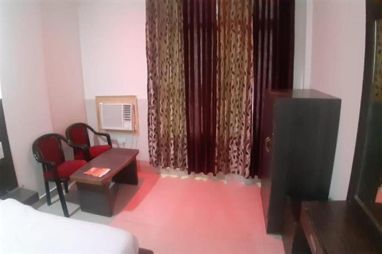 Oyo 81211 Hotel Janta Katra (Jammu and Kashmir) Ngoại thất bức ảnh