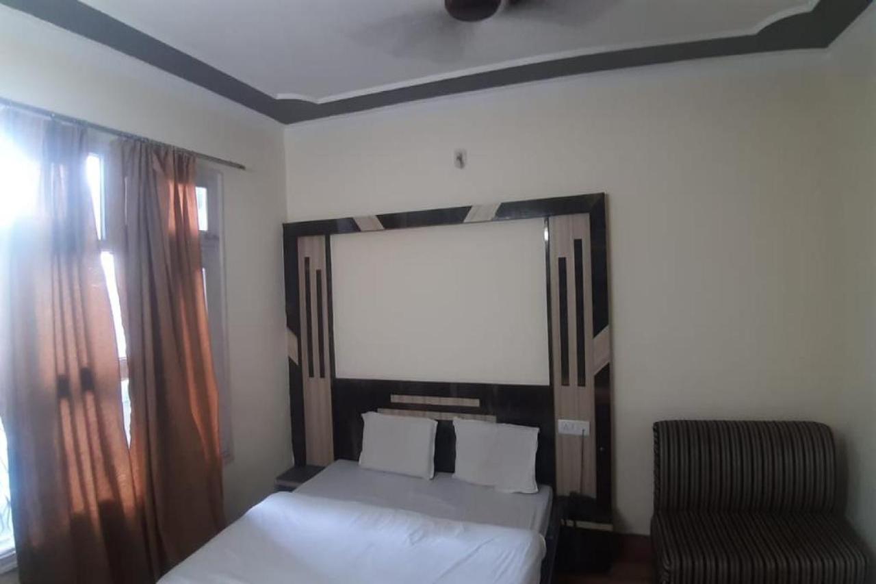 Oyo 81211 Hotel Janta Katra (Jammu and Kashmir) Ngoại thất bức ảnh
