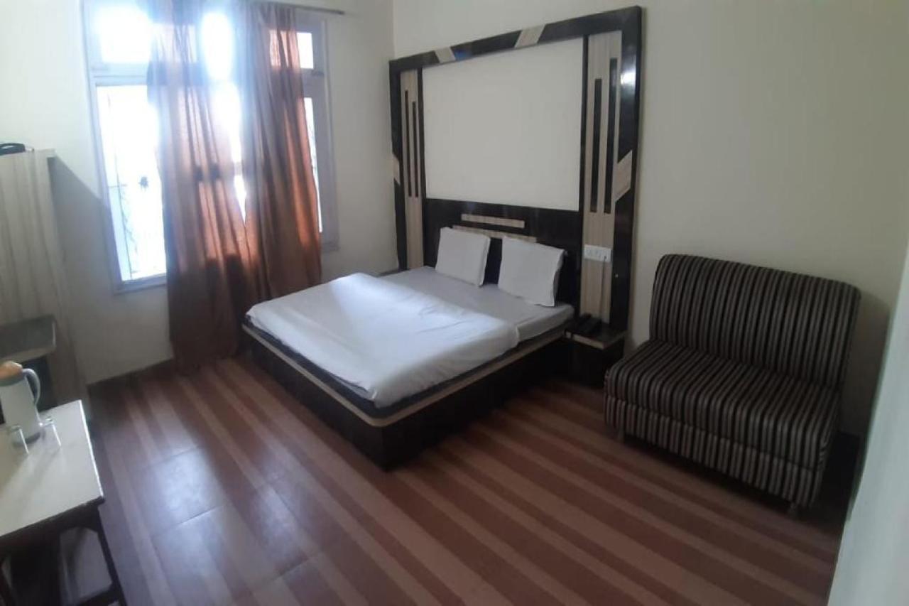 Oyo 81211 Hotel Janta Katra (Jammu and Kashmir) Ngoại thất bức ảnh